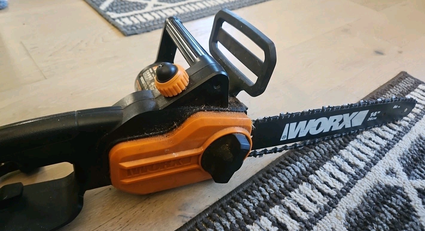 “Wow”lookWORX WG305 Cord Chainsaw 14” 8Amp very light use & works Chain Included