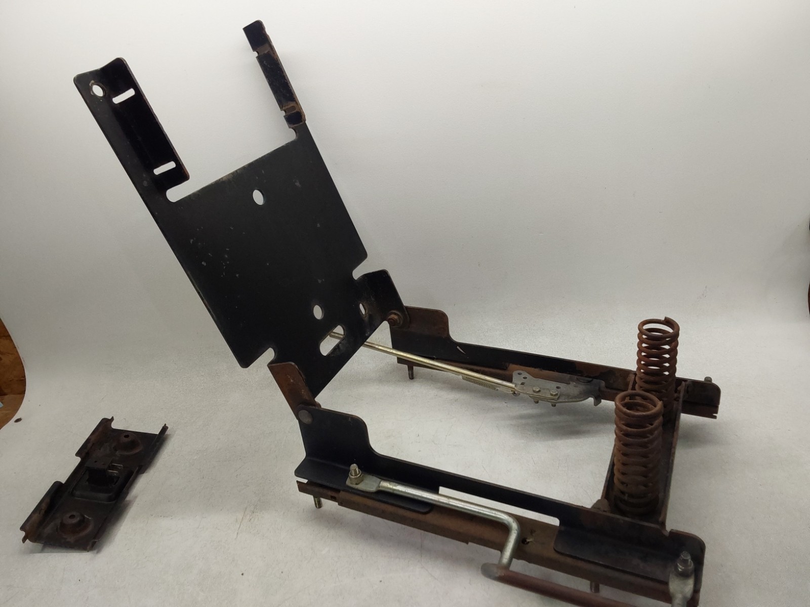 John Deere F725 F710 735 Seat Support M111519 M111525 AM115482 AM103000 AM124294