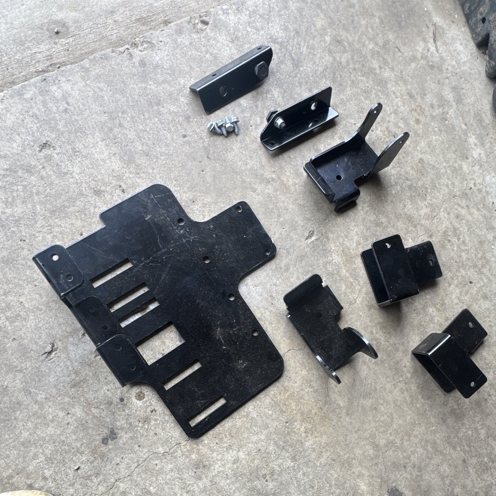 CUB CADET 789-02518-0637 Powder Black Adapter Bracket 42 46 50 60 Double Bagger