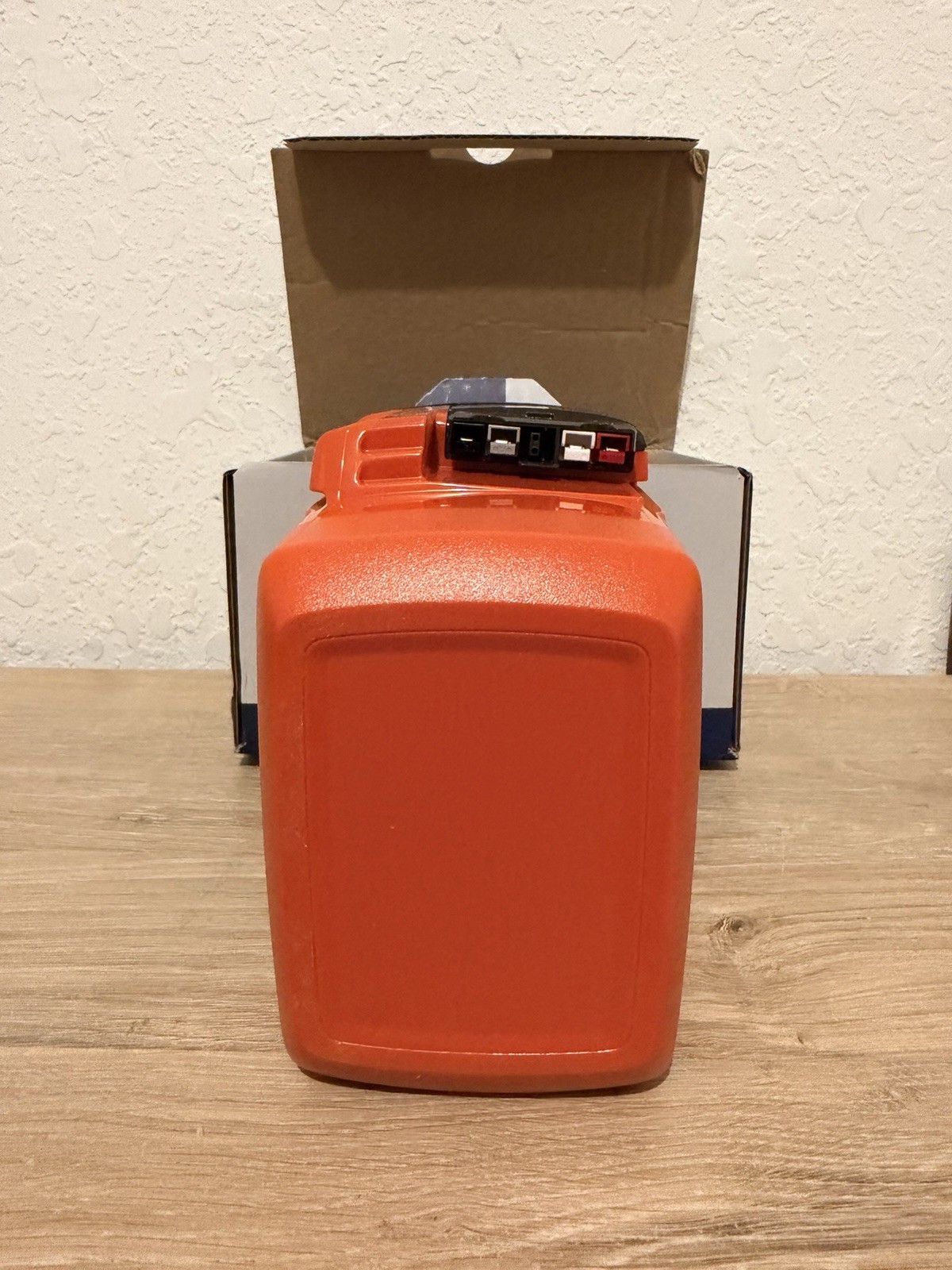 Husqvarna 40 Volt, 7.5 Ah Lithium Ion – BLi30 (1 Battery) – BRAND NEW