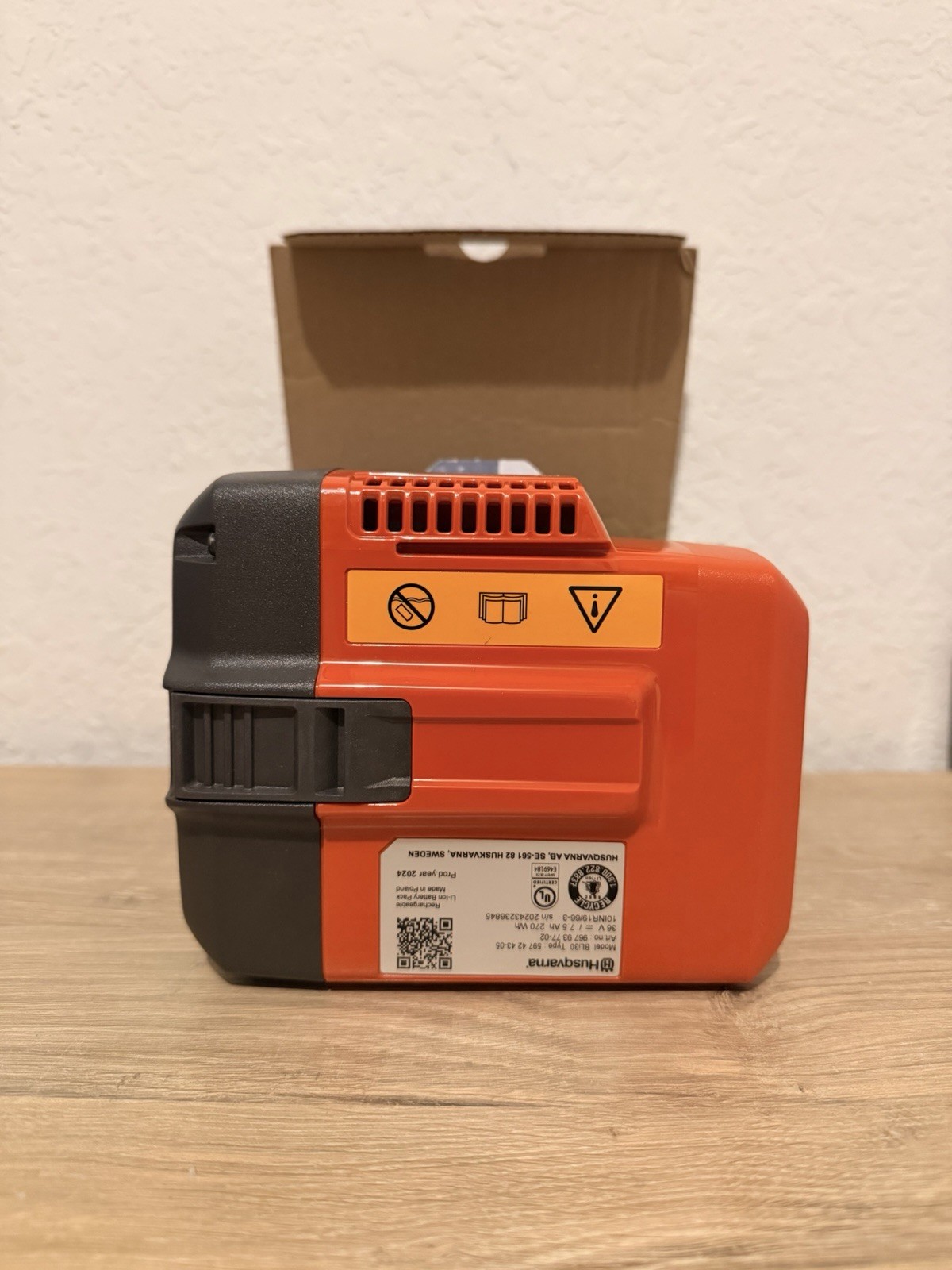 Husqvarna 40 Volt, 7.5 Ah Lithium Ion – BLi30 (1 Battery) – BRAND NEW