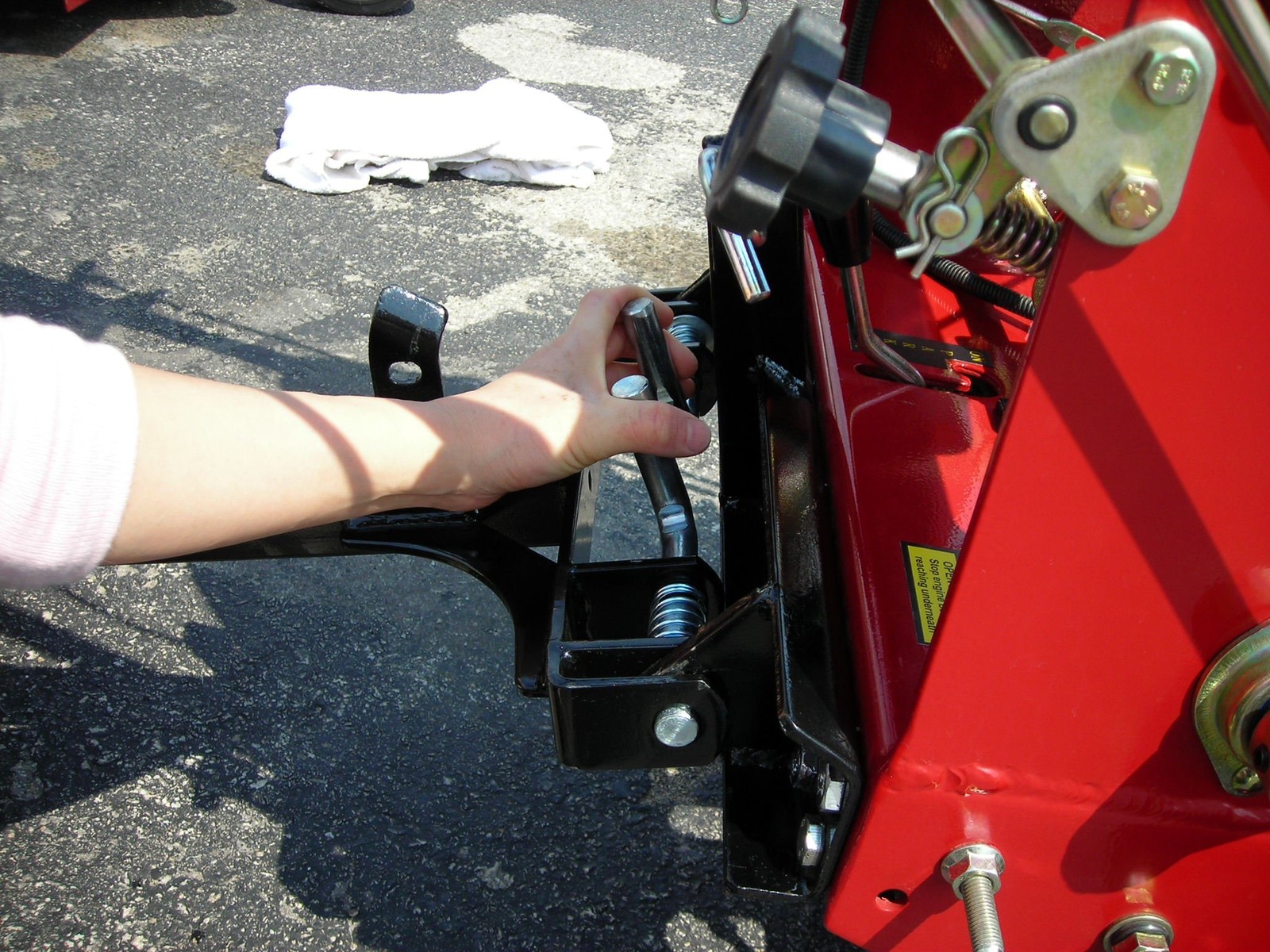 MS2006N One Wheel Sulky Lift & Latch