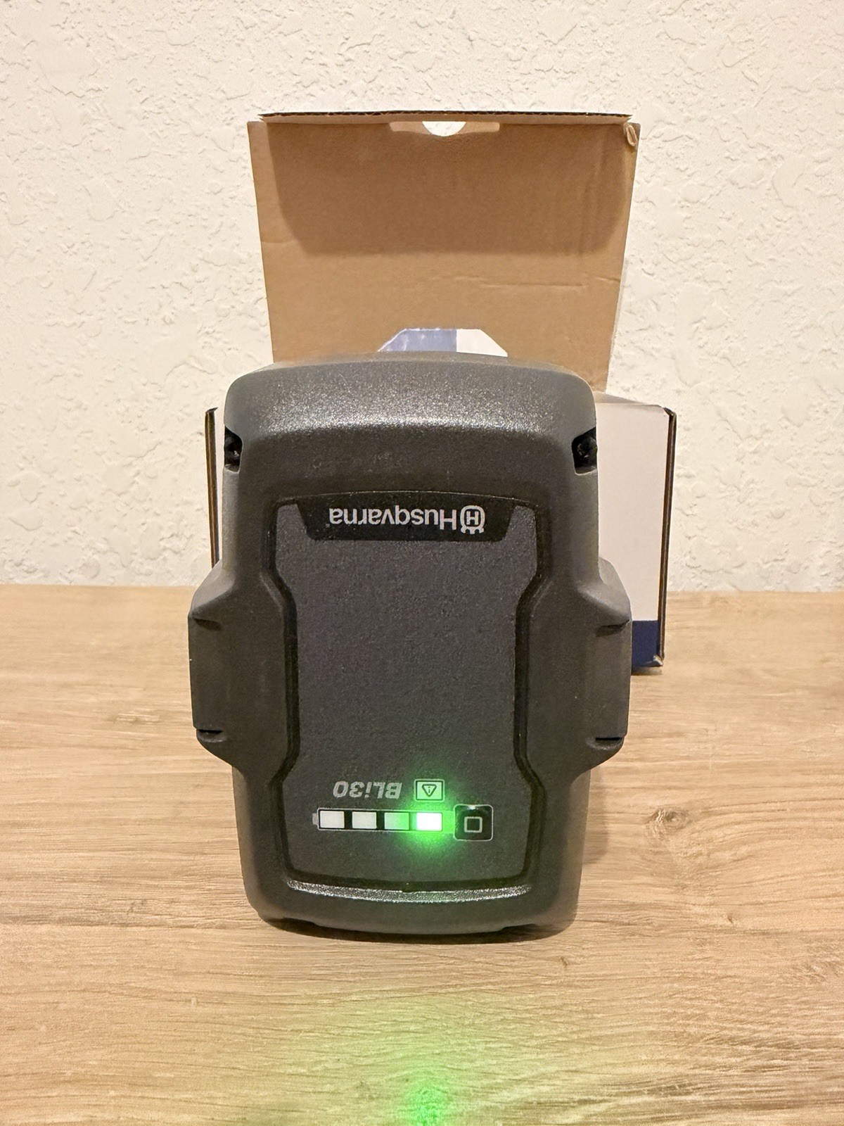 Husqvarna 40 Volt, 7.5 Ah Lithium Ion – BLi30 (1 Battery) – BRAND NEW