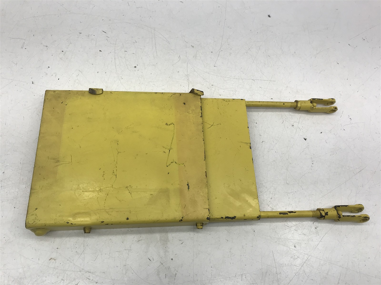 JOHN DEERE 110 112 ROUND FENDER FRONT DECK DRAFT PLATE AM30103 AM30102
