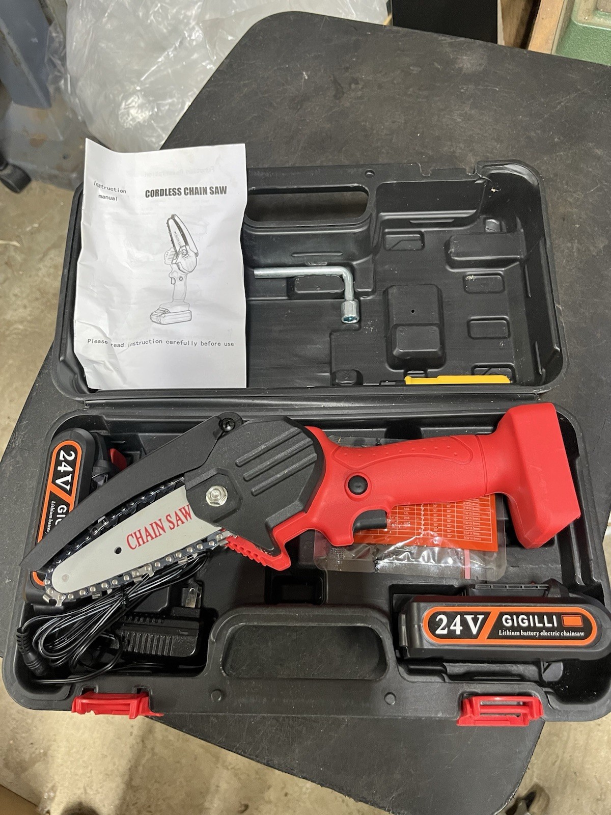 GIGILLI 24V Cordless Mini Chainsaw Kit, Battery, 4″ Bar, Accessories, Red/Black