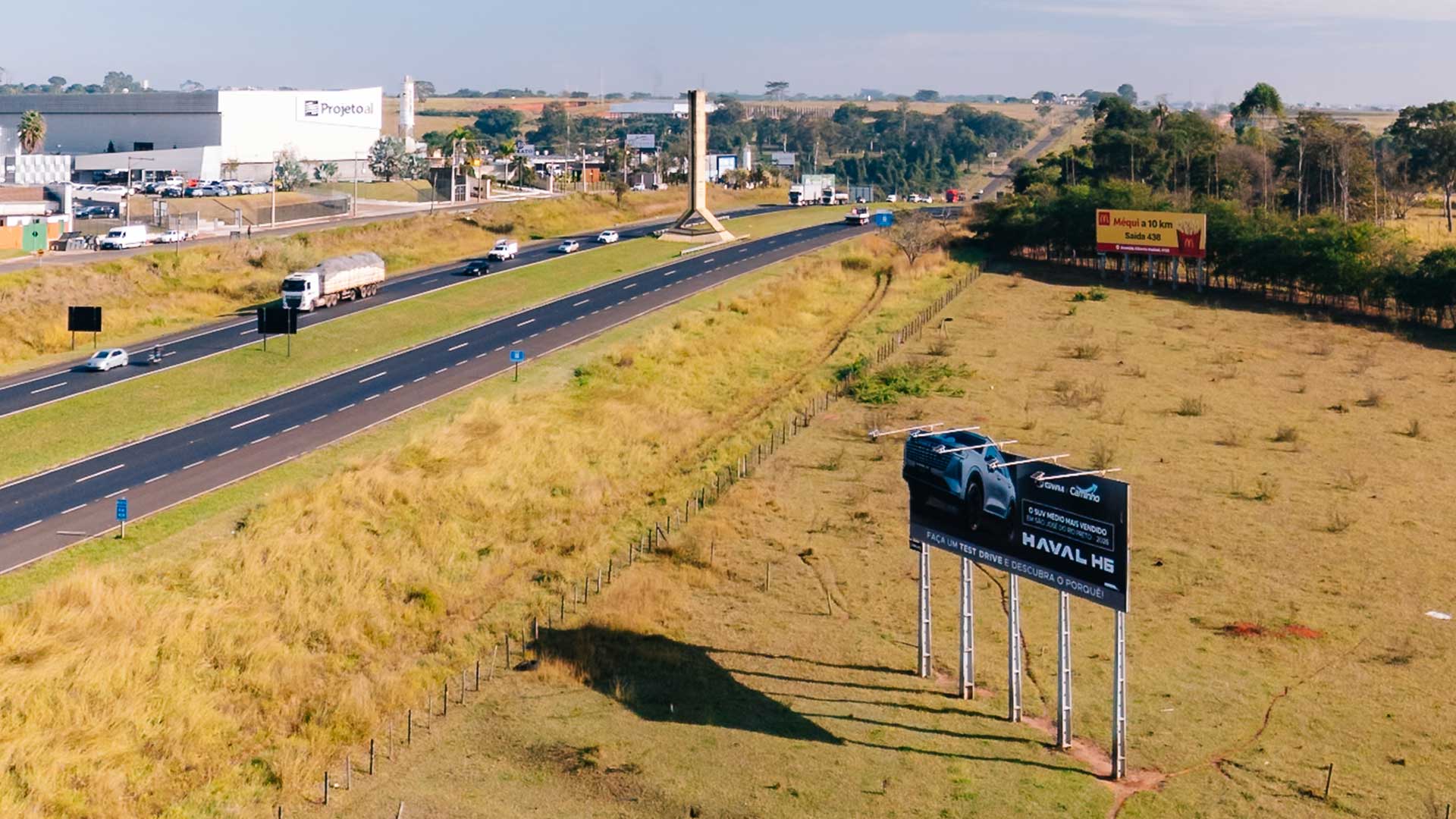 Painel rodoviário J.Silva - Vista aérea Haval H6